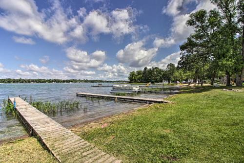 Dent Casa | Lakefront Retreat with Boat Rentals, Beach and Bar