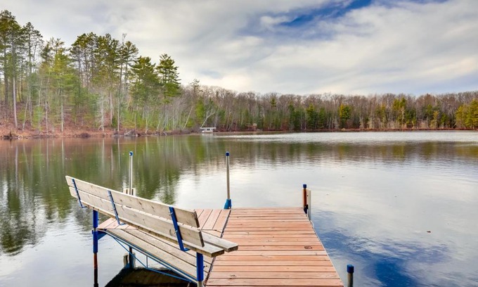 Rhinelander Casa | Lakefront Rhinelander Cabin with Dock and Fire Pit!