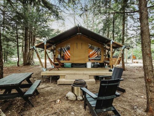 North Woodstock Otro | Lakefront Safari Tent with Fire Pit and Sauna in North Woodstock, New Hampshire