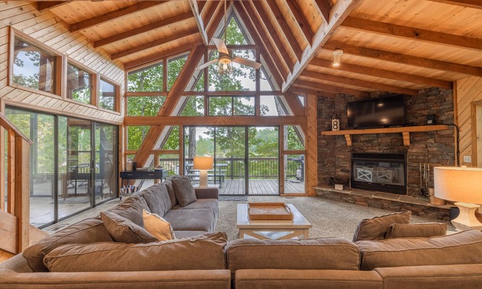Innsbrook Chalet De Esquí | Lakefront Sanctuary by Innsbrook Vacations!