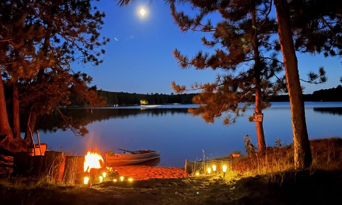 Frederic Casa | Hermosa frente al lago - Guthrie Pines Semi Rustic Cottage - privado 8 + acres- Niza