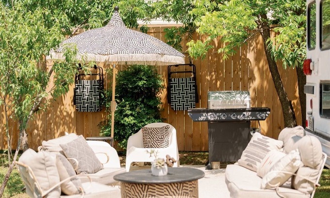 Dennis Casa | Lakefront Skoolie w/ Firepit, Grill, Kayaks, Putting Green, 2 Patios, Yoga Mats.