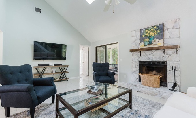 Golden Glades - The Woods Casa | ★Lakefront & Spacious★ CasperBeds-10min Beach/Mayo