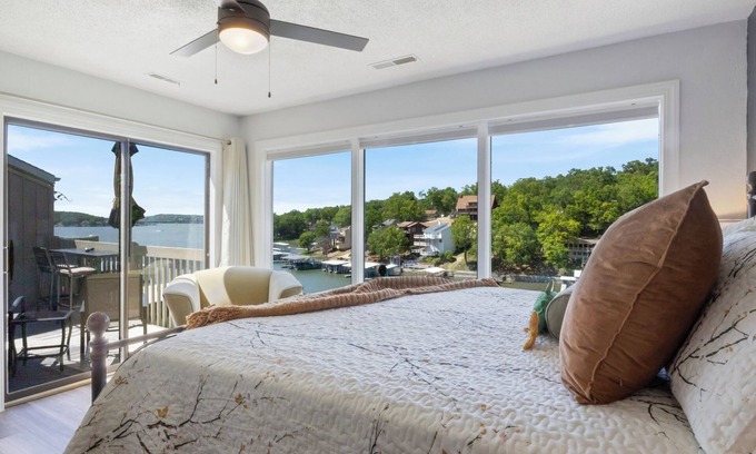 Osage Beach Condominio | Lakefront Stargazer - Fireplace - Desk - King & Queen Beds - Stunning Views