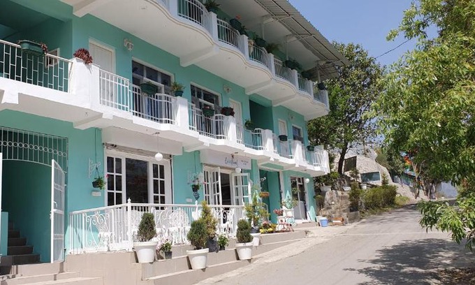 Naukuchiyatal Casa | Lakefront Stays