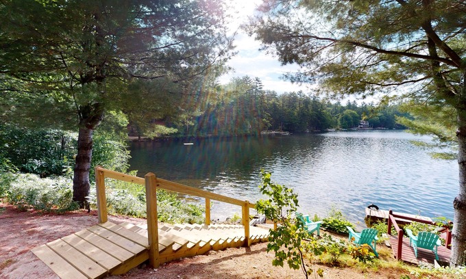 Sanbornville Casa | Lakefront studio with private dock, fast WiFi & full kitchen - dog-friendly