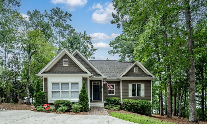Eatonton Casa | Lakefront Stunner on Lake Sinclair!