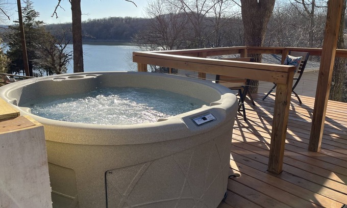Omaha Cabaña | Lakefront, Tablerock, Hot tub, Branson