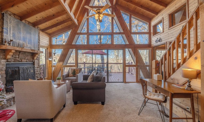 Wright City Chalet De Esquí | Lakefront Timberline Chalet by Innsbrook Vacations!