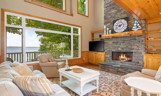 Kewadin Casa | Lakefront Torch Lake Home - Cottage Atmosphere / Over 4K Sq Ft