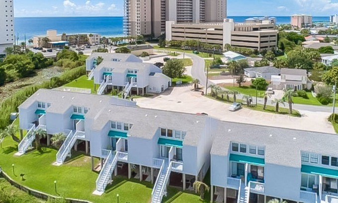 El Centro Beach Casa | Lakefront townhome near great attractions with beach access, pool & amazing view