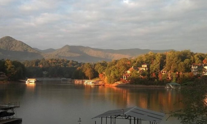 Nantahala Bay Casa | A orillas del lago ciudad natal en Downtown Hiawassee