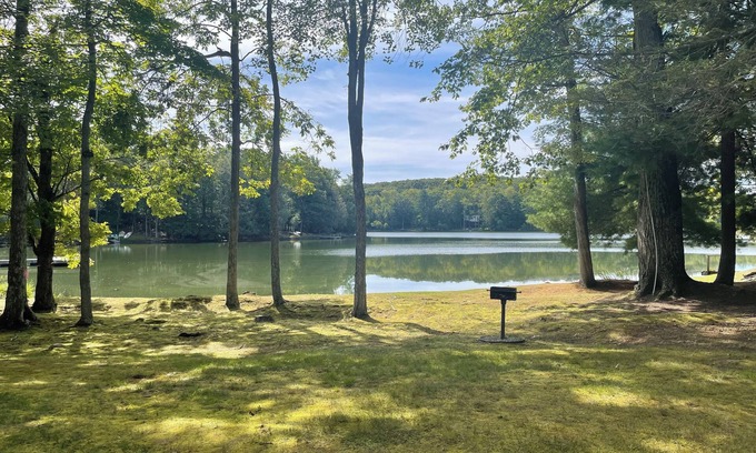 Greentown Casa | Lakefront Townhome: Near Golf Course & Scenic Views