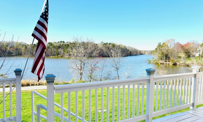 High Point Apartamento | Lakefront Townhouse 2-bedroom apartment with AC, WiFi in High Point