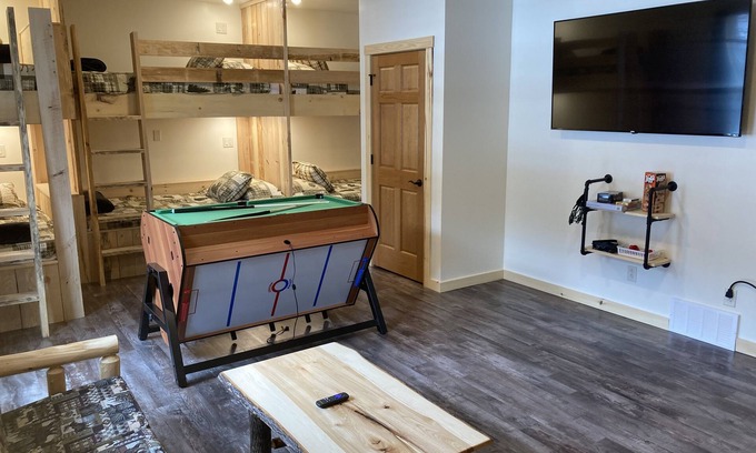 Houghton Cabina | Lakefront Trail Bunkhouse 17B