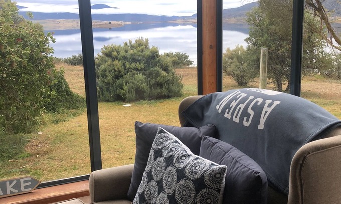 East Jindabyne Casa | Lakefront @ Tyrolean House Waterfront JINDABYNE