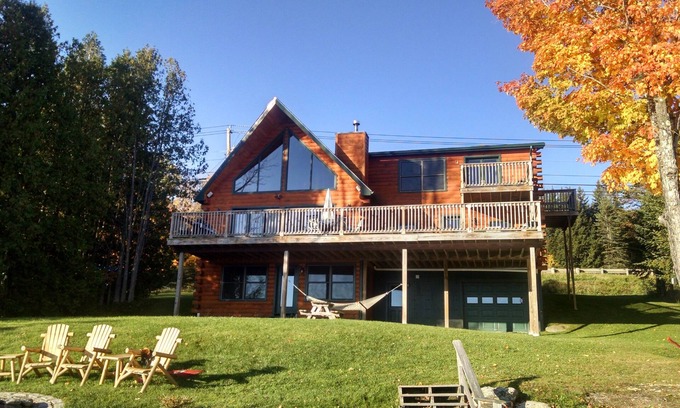 Derby Casa | Lakefront Vacation Home ~ Totalmente equipado ~ Muelle ~ Pescado / Barco ~ Uso GRATUITO de kayaks / canoas