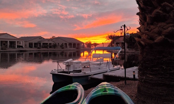 Fort Mohave Casa | Lakefront vacation Fish, Kayak, Swim, BBQ, Relax. Minutes to Laughlin & Rivers
