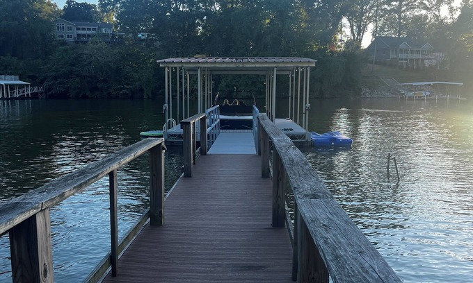 Winchester Casa | Lakefront w/Private Dock and Walk to Historic Downtown Winchester!