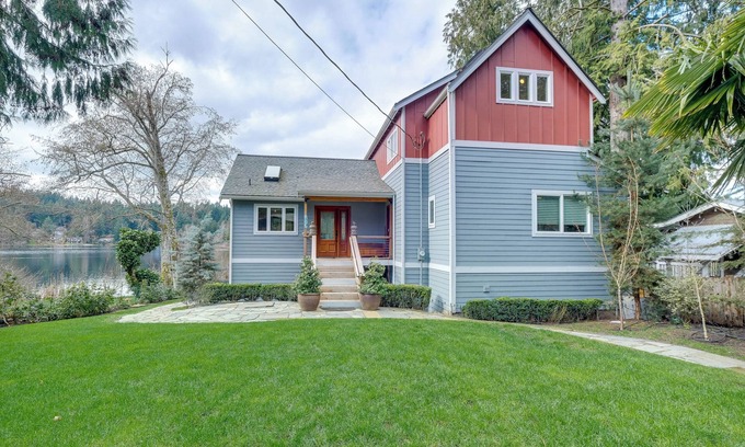 Silverdale Casa | Lakefront Washington Home w/ Grill, Dock & Kayaks!