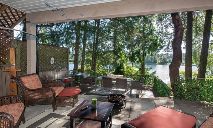 Langford Casa | Lakefront/water activities/ private/wifi/high cleaning standards/peaceful
