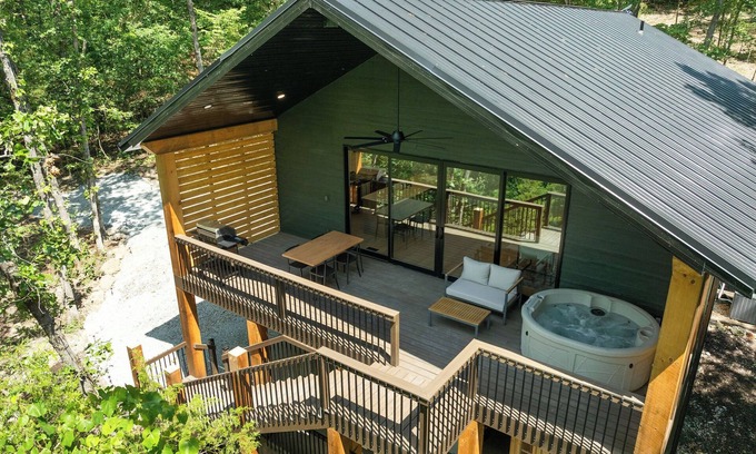 Omaha Casa | Lakefront Wellness Retreat on Table Rock w/ Sauna, Cold Plunge, Hot Tub, Gym