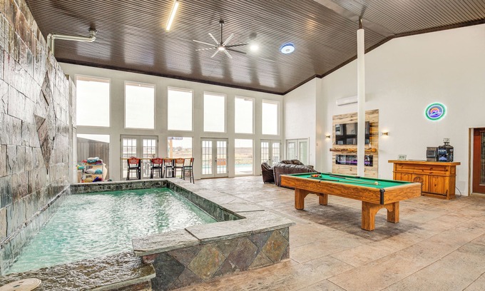 Lakeside City Casa | Lakefront Wichita Falls Home w/ Pool & Hot Tub