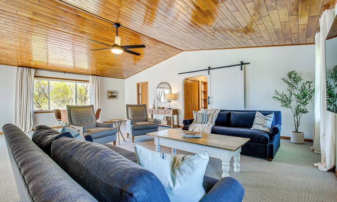 Birnamwood Casa | Lakefront Wisconsin Getaway: Fish, Boat, Relax!