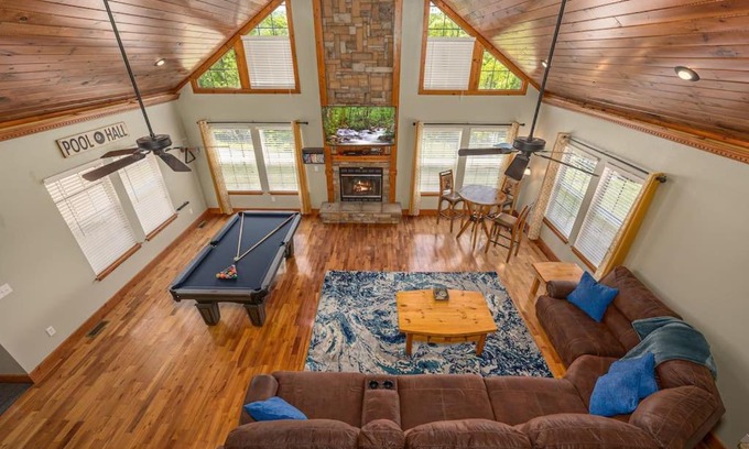 Dandridge Casa | Lakefront with 3 King Beds, Pool Table, Arcade Barrel