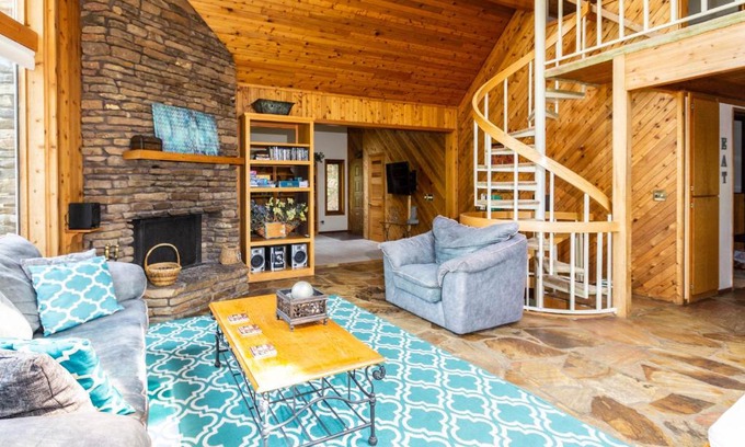 Lost Bridge Village Casa | Lakefront with Hot Tub/Sauna-Beaver Lake,Arkansas