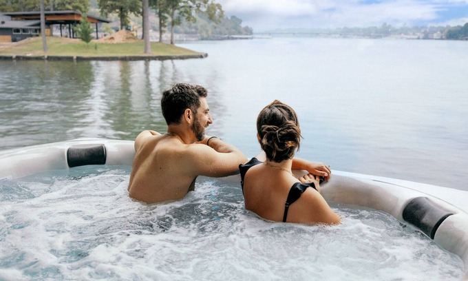 Rockwell Casa | LakeFront with Pool! HotTub! Game Room! Sleeps 20+