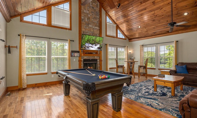 Dandridge Cabina | Lakefront with private dock and fire pit