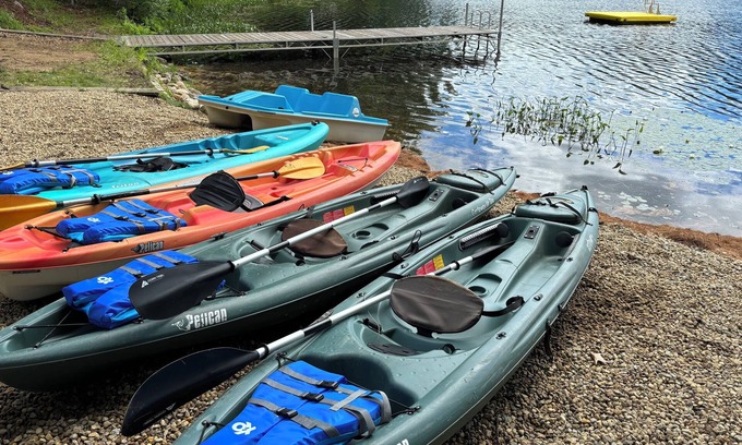 Loudon Cabaña | Lakefront Year-Round Retreat with Kayaks & Dock in Concord, NH, Cozy & Modern"