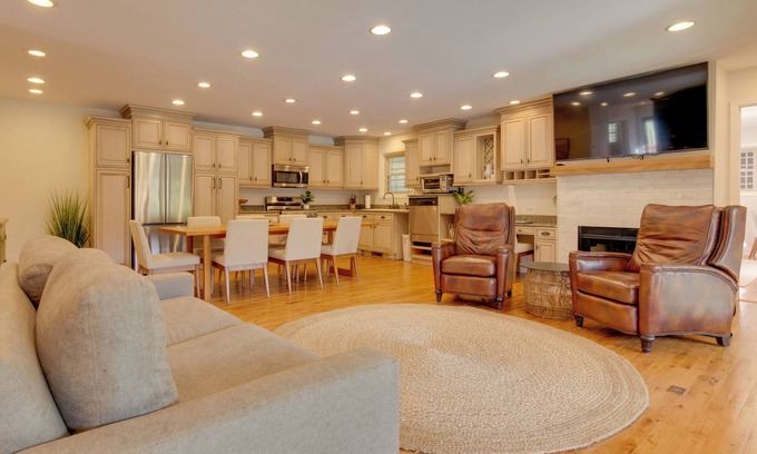 Tuxedo Casa | Lakefront Zirconia Home w/ Boathouse & Dock!