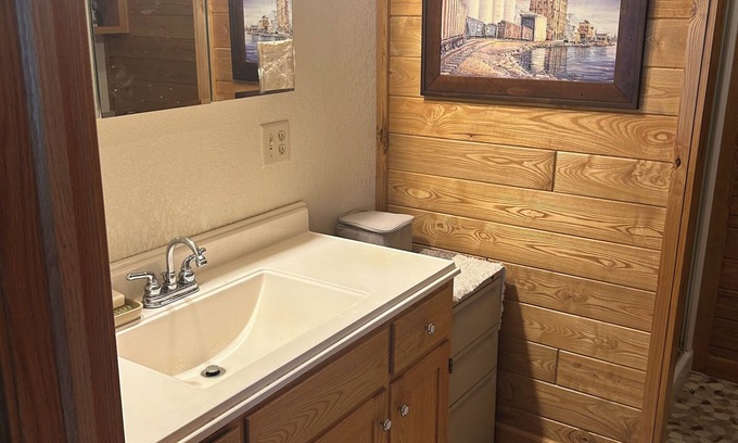 Solon Springs Casa | Lakehome Solon Springs. Available for Brule River fishing or hunting season!