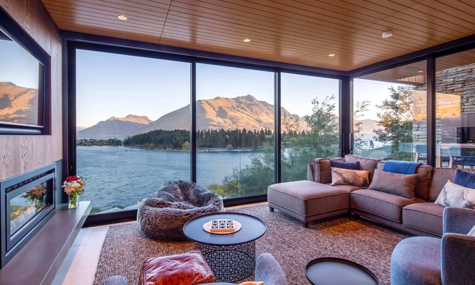 Queenstown Villa | Lakehouse 1, Free Parking, AC, Fire Place