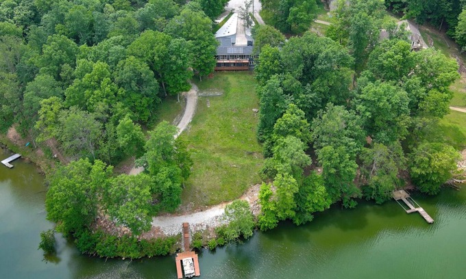 Brandenburg Casa | Lakehouse Fun on the Bourbon Trail.