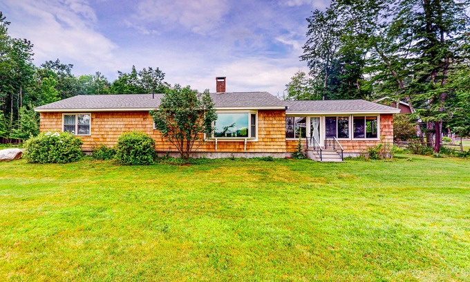 Norway Casa | Lakehouse home with private dock, firepit, grill, kayaks and canoes