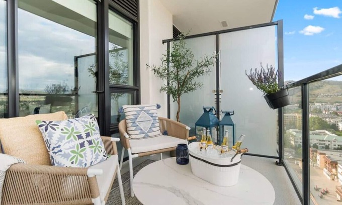 Downtown Kelowna Apartamento | Lakehouse Living Stunning Downtown Kelowna Suite