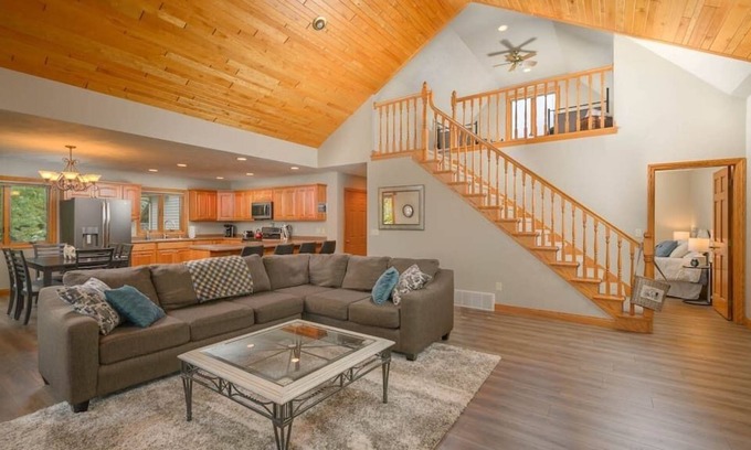 Fremont Casa | Lakehouse Luxury sleeps 10