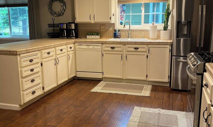 Lakehead-Lakeshore Casa | Lakehouse on Shasta Lake. Family/pet friendly home!