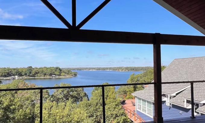 Gainesville Casa | 15min to Winstar Casino-Lakehouse Retreat, Gorgeous views w/path to the lake