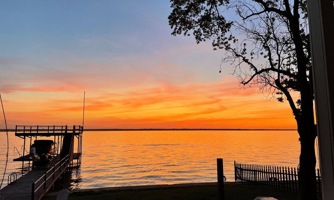 Cedar Creek Reservoir Casa | Lakehouse - The Blue Bungalow