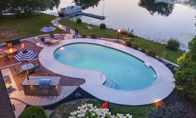 Battle Creek Casa | Lakehouse w/ Heated Pool, Hot Tub, Pontoon, Kayaks, Games