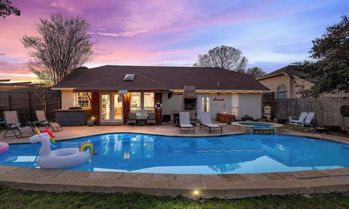 Garland Casa | Lakehouse w/ Pool, Spa, & Gameroom