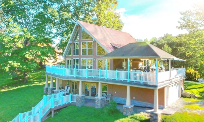 Caryville Casa | Lakehouse with covered dock, slide, and outdoor kitchen! Close to I-75, trails.
