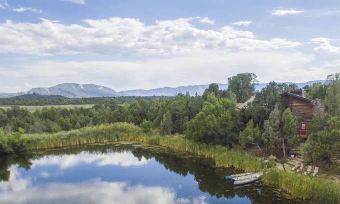 Mancos Cabina | A orillas del lago con Encanto Cabaña Ubicado entre La Plata y Montañas de Mesa Verde