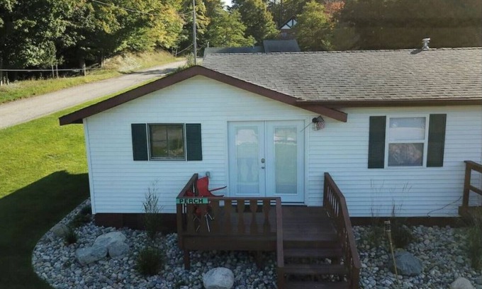 Ludington Cabaña | Lakelure Cottages - Perch