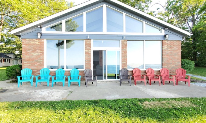 Madison-on-the-Lake Casa | LakePointe Shores #1 ~ 5 Acres along the coast of Lake Erie in Madison!