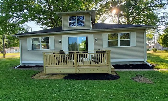 Madison-on-the-Lake Cabaña | LakePointe Shores #9 Tranquil 3 bedroom cottage, enchanting Madison on the Lake